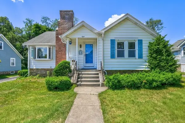 8 Knowles Rd, Worcester, MA 01602
