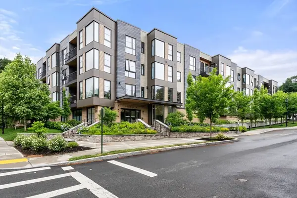 100 Linden St #205, Wellesley, MA 02482