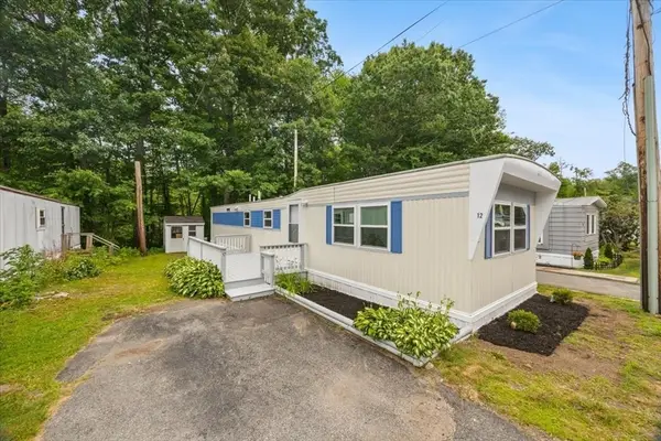 12 Chesapeake Rd, Holbrook, MA 02343