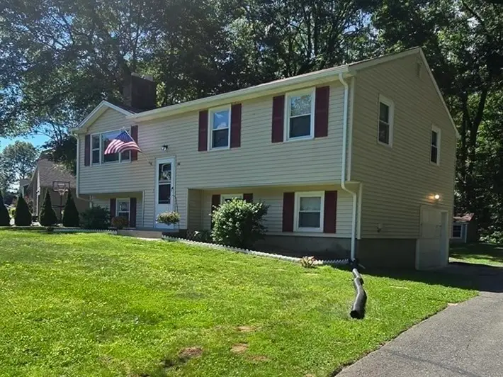 135 Red Fox Dr, Feeding Hills, MA 01030 - #3