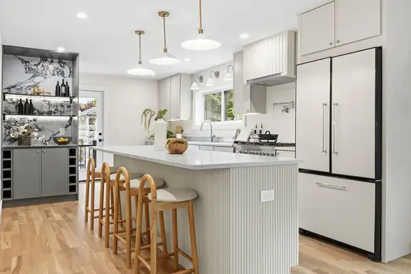 34 Governor Winthrop Rd #1, Somerville, MA 02145