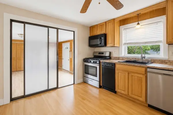 14 Highland Ave, Taunton, MA 02780