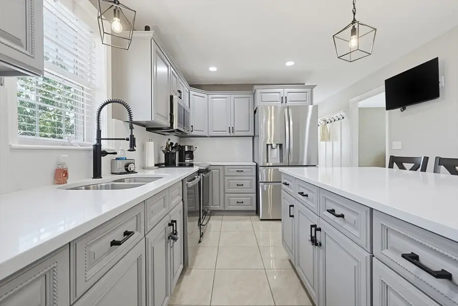 5 Autumn Gate Cir, Millbury, MA 01527 - #3