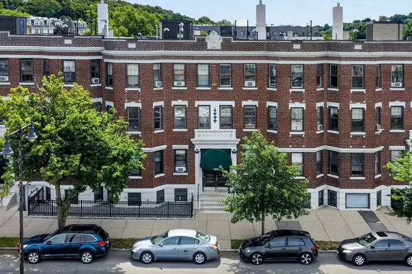 1572 Commonwealth Ave. #14, Boston, MA 02135
