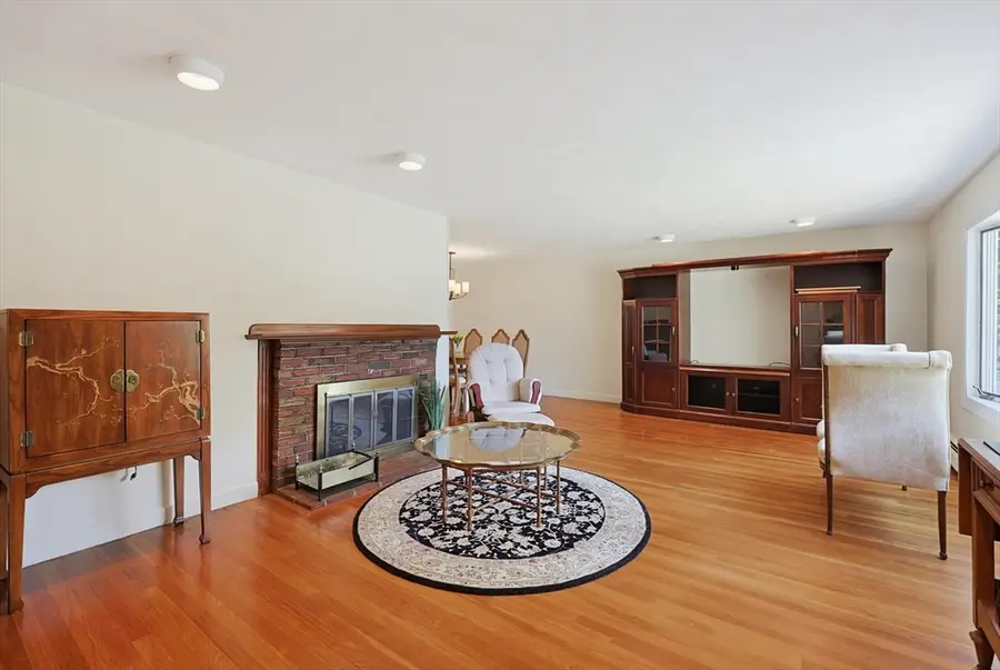 37 Park St, Wilmington, MA 01887 - #3