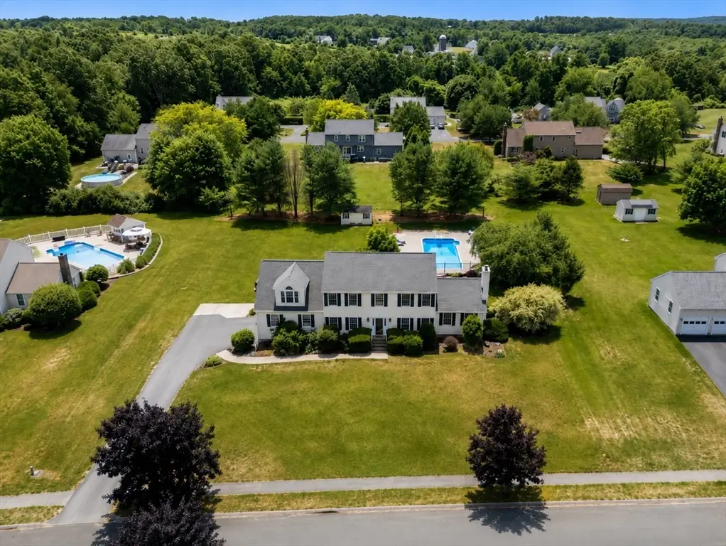 132 Tipperary Dr, Whitinsville, MA 01588 - #1