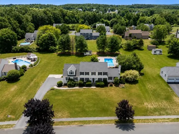 132 Tipperary Dr, Northbridge, MA 01588