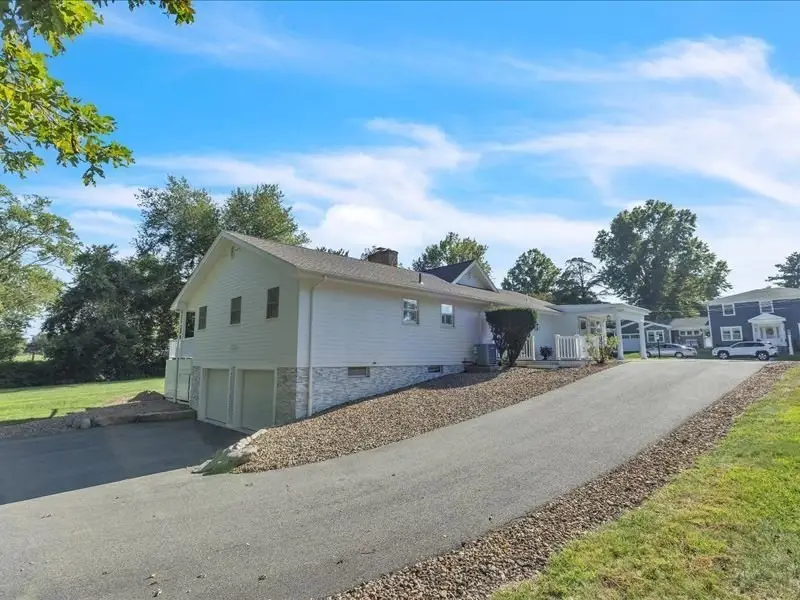 6 Strathmore Rd, Dartmouth, MA 02747 - #2