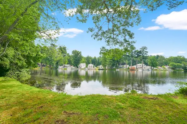 42 Wheeler Dr, Enfield, CT 06082