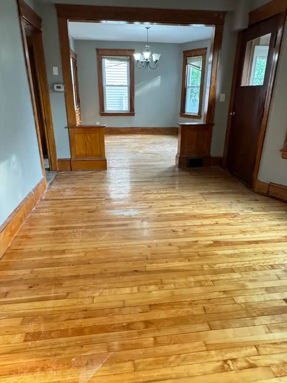 35 Standish St, Worcester, MA 01604 - #2