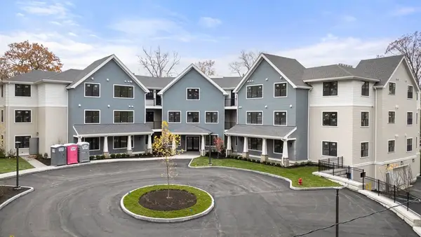16 Stearns Rd #304, Wellesley, MA 02482