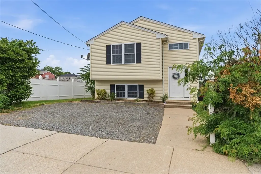 105 Lawrence St, Fall River, MA 02721 - #1