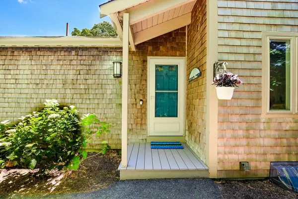 96 Shoreland Path #96, Falmouth, MA 02536