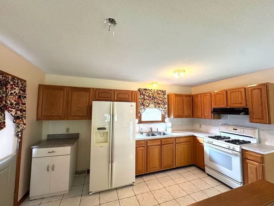 2 Hazelhurst Ave, East Longmeadow, MA 01028 - #2