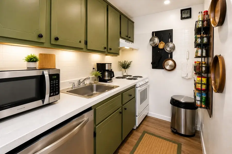 668 Robbins Ave #3, Dracut, MA 01826 - #3