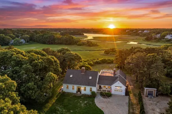 26 Hardings Beach Rd, Chatham, MA 02633