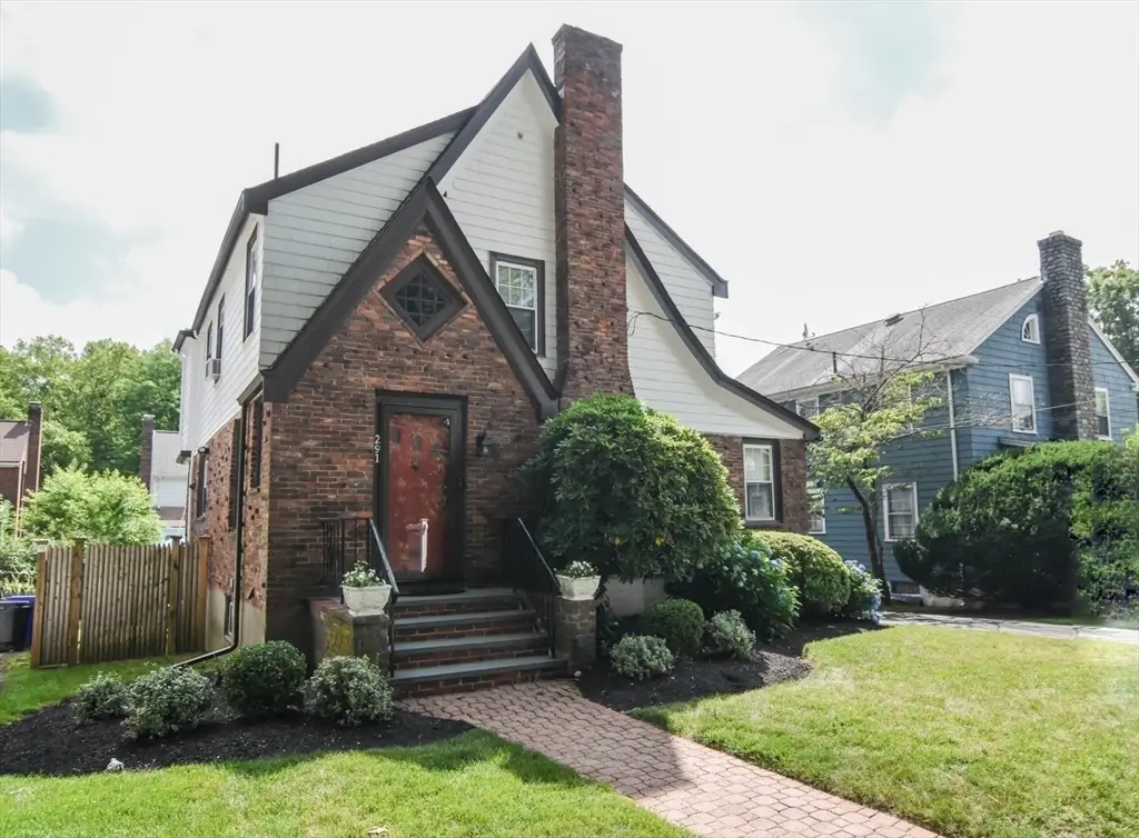 291 Russett Rd, Chestnut Hill, MA 02467 - #1