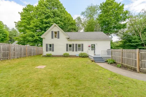 11 Province St, Pepperell, MA 01463