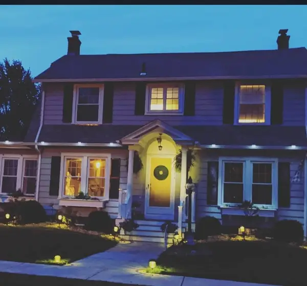 174 Hopkins Pl, Longmeadow, MA 01106