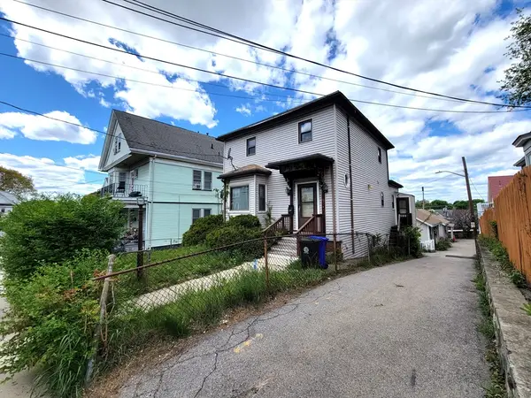 14 Acorn St, Malden, MA 02148