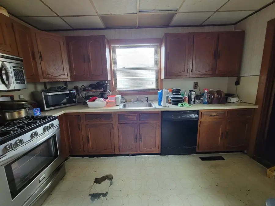 14 Acorn St, Malden, MA 02148 - #2