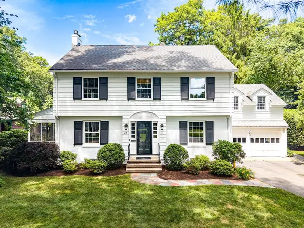 28 Brittany Rd, Longmeadow, MA 01106