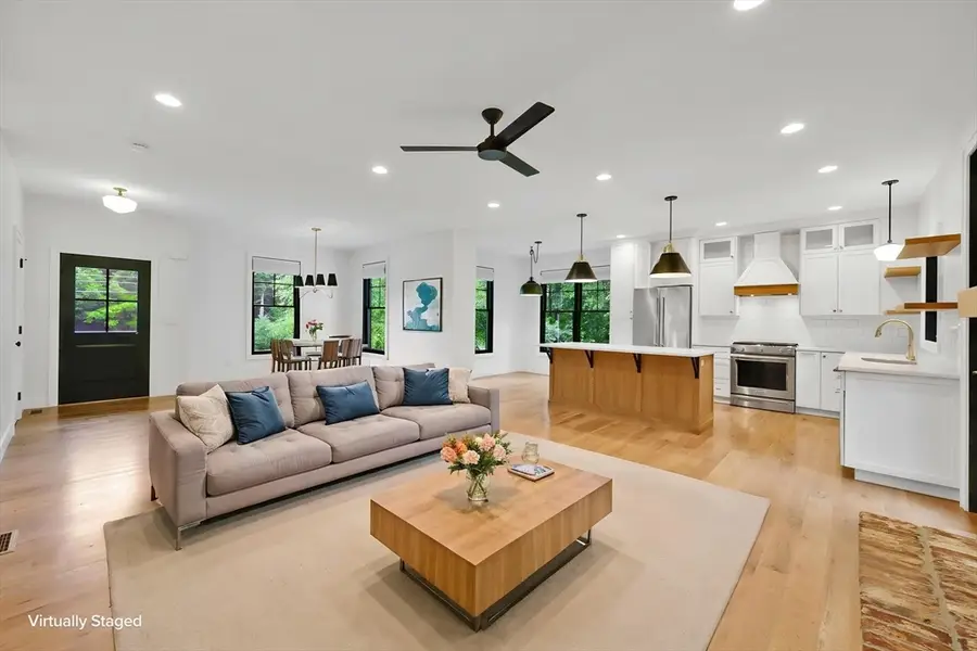 1322 Center St, Ludlow, MA 01056 - #3