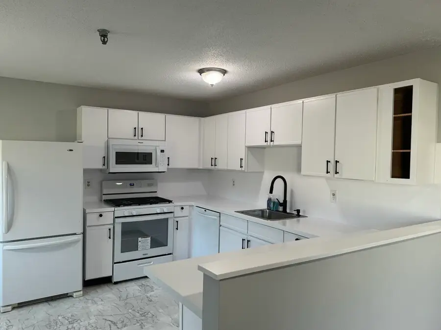 74 Tennis Plaza Rd #31, Dracut, MA 01826 - #3
