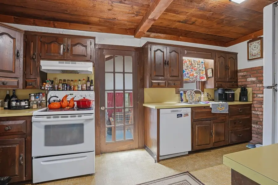 20 Baker St, Hanson, MA 02341 - #3