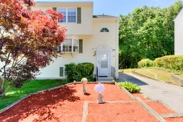 39 Ledgecrest Dr, Worcester, MA 01603