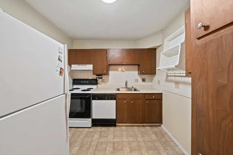68 Summer Ave #8, Stoughton, MA 02072 - #3
