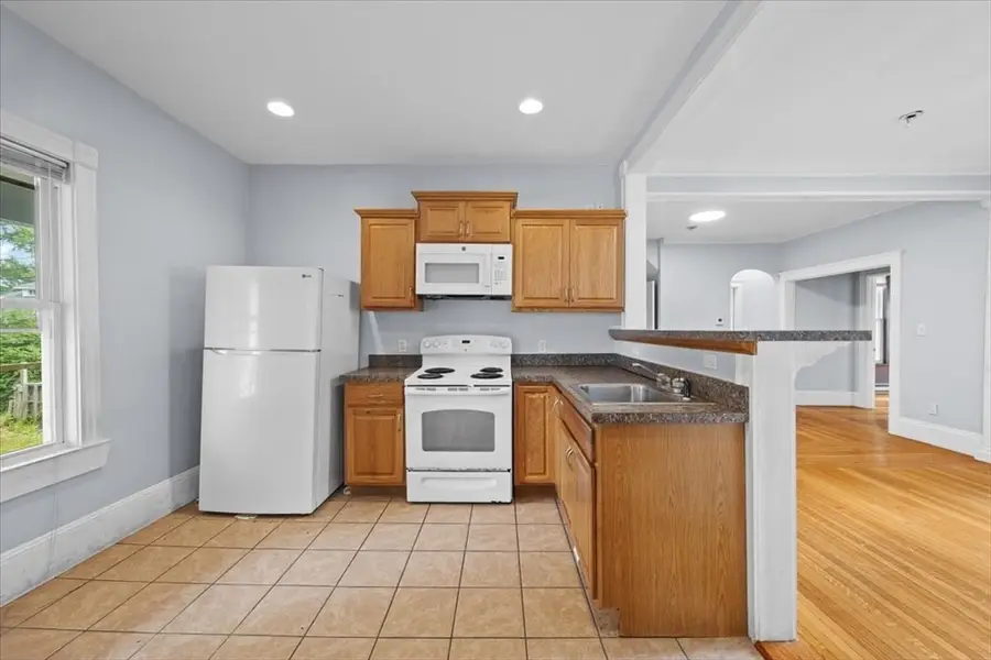 229 W Chestnut St, Brockton, MA 02301 - #3