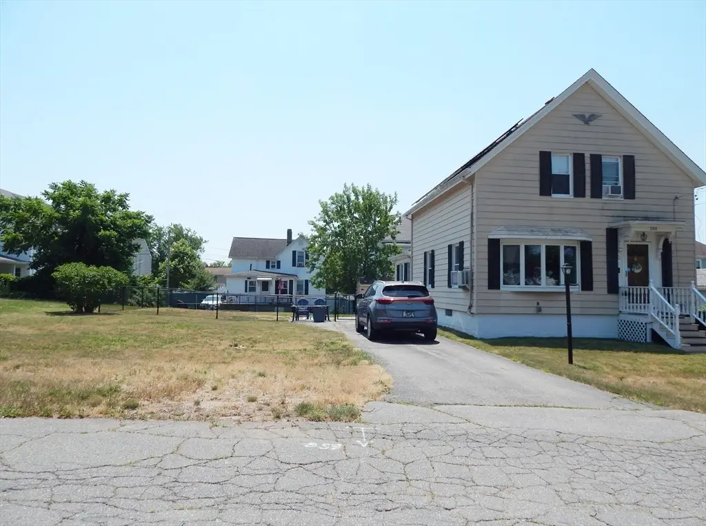 288 Irvington St, New Bedford, MA 02745 - #1