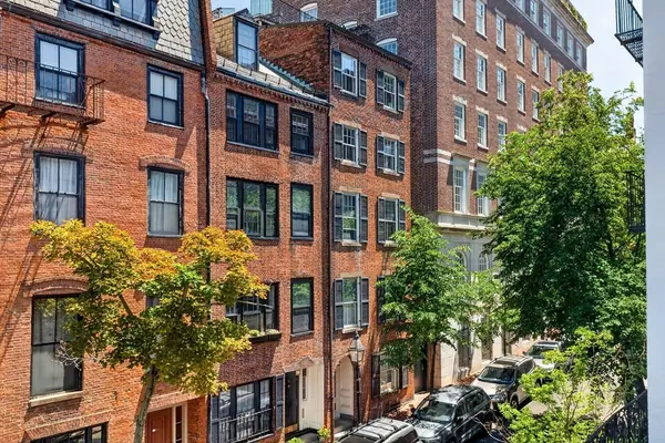 9 Joy St #2, Boston, MA 02114