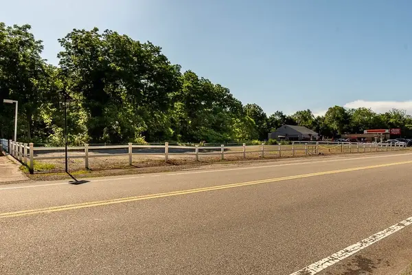 1063 Newman Ave, Seekonk, MA 02771