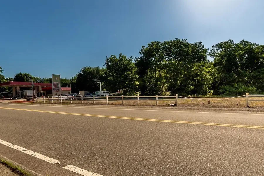 1063 Newman Ave, Seekonk, MA 02771 - #3
