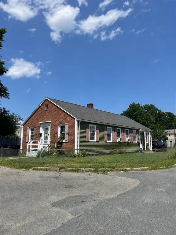 40 Ames St, Springfield, MA 01104