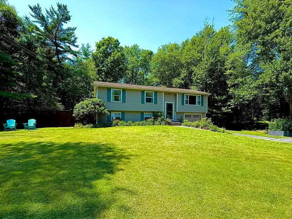 77 Locust St, Freetown, MA 02702