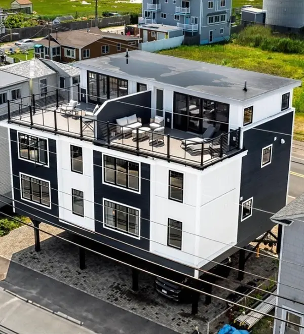 121 Central Ave #B, Salisbury, MA 01952