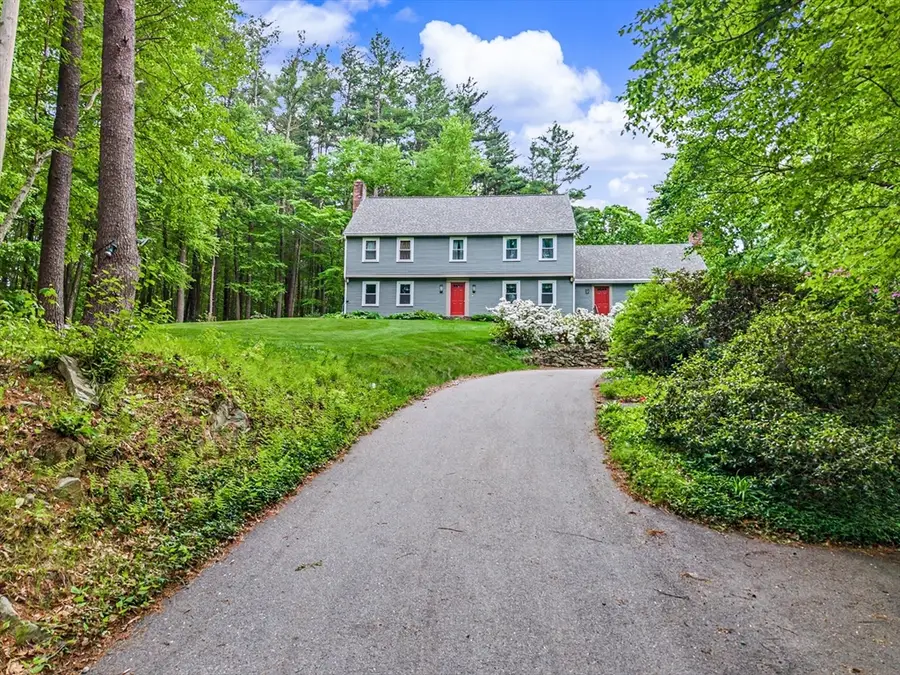 29 Pond St, Hopkinton, MA 01748 - #3
