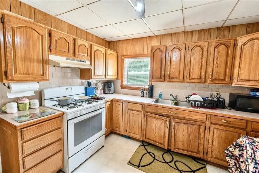 552 Alden St, Fall River, MA 02723 - #3