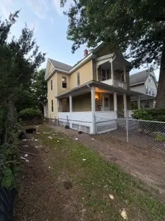 20 Hawthorne St, Springfield, MA 01105