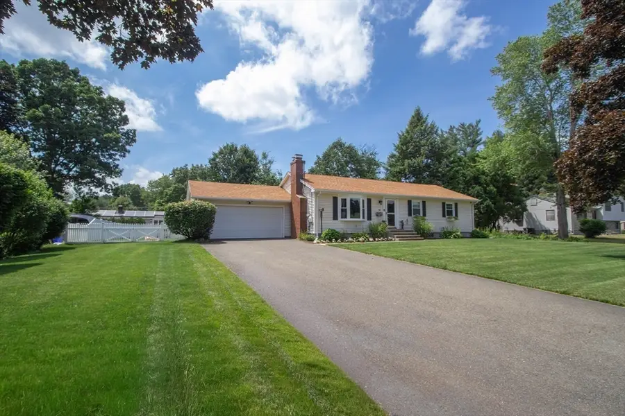 88 Meadowlark Dr., Longmeadow, MA 01106 - #2