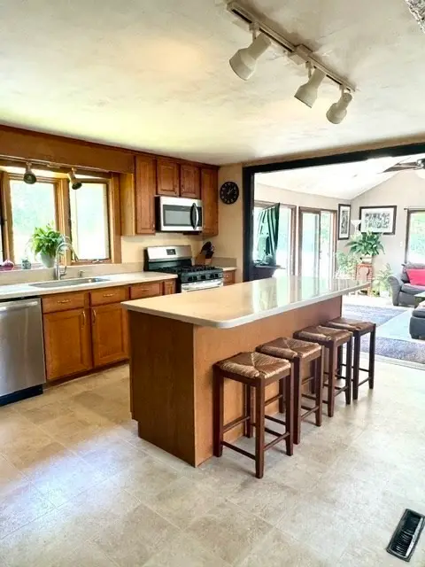 391 Water St, Bridgewater, MA 02324 - #3