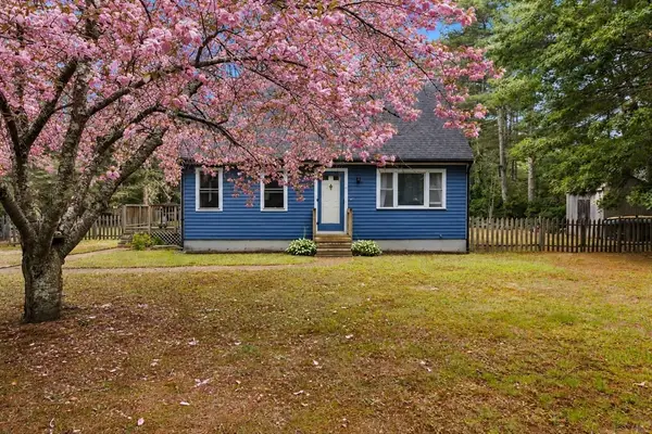 25 Main St, Carver, MA 02330