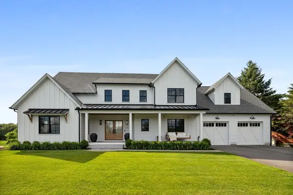 112 Middle Rd, Newbury, MA 01951