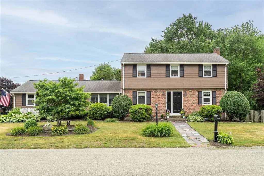 4 Roch Cir, Brockton, MA 02301 - #1