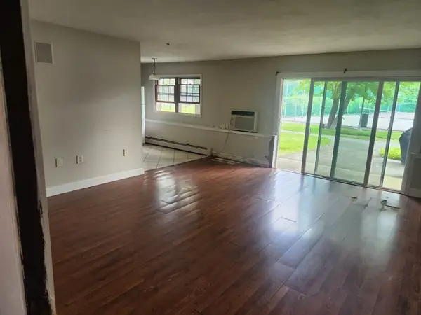 25 Farrwood Ave #1, North Andover, MA 01845