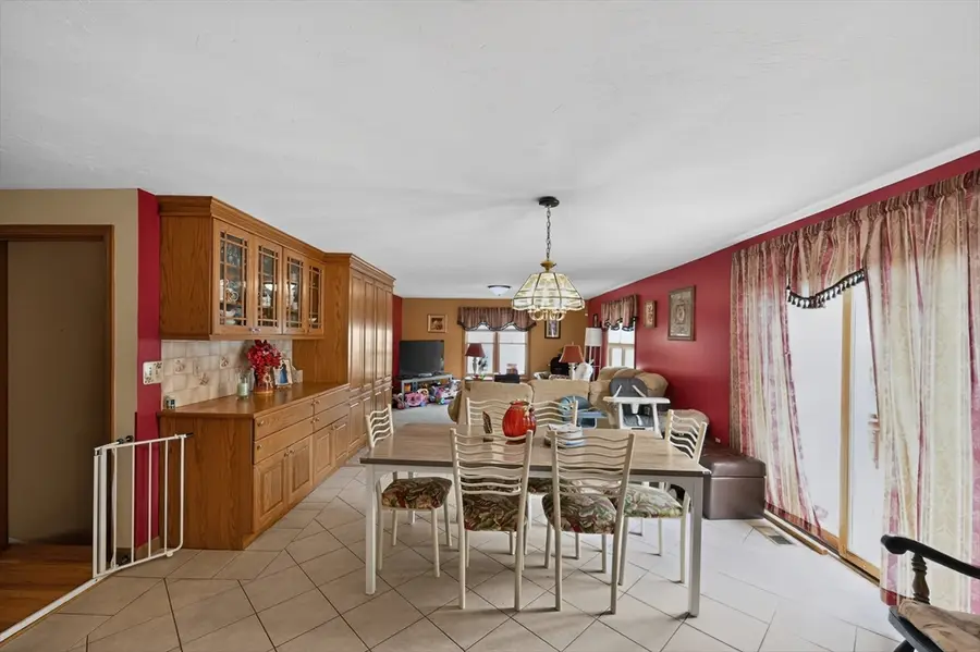 16 Hill St, Shrewsbury, MA 01545 - #3