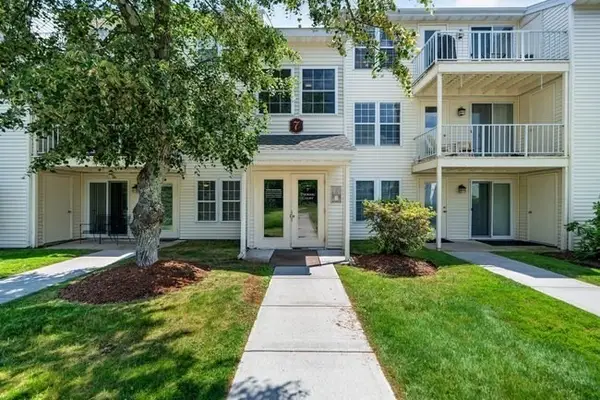 7 Thoreau Ct #8, Natick, MA 01760